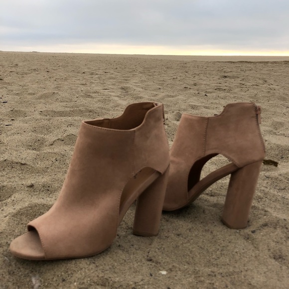 NEW Side Cut Peep Toe Chunky Heel Ankle Booties - Picture 3 of 6